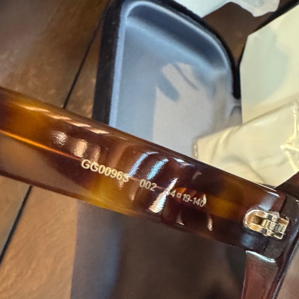 Gucci Tortoiseshell Oversized Sunglasses - Picture 3 of 7